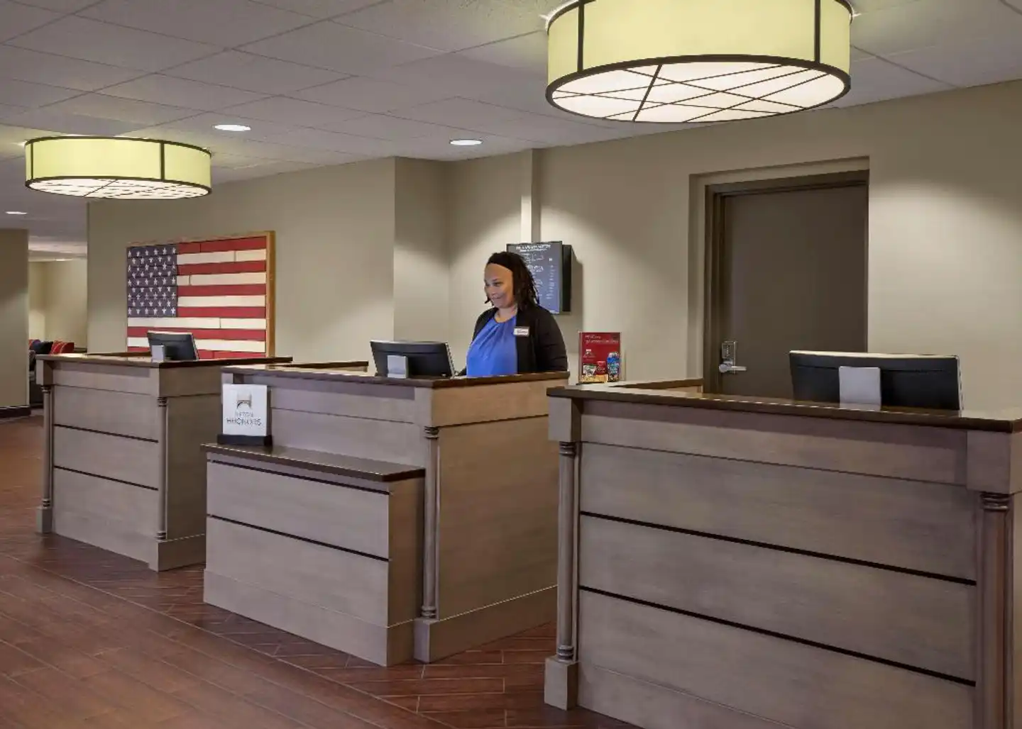 Hampton Inn & Suites Alexandria Old Town Area South Lobby