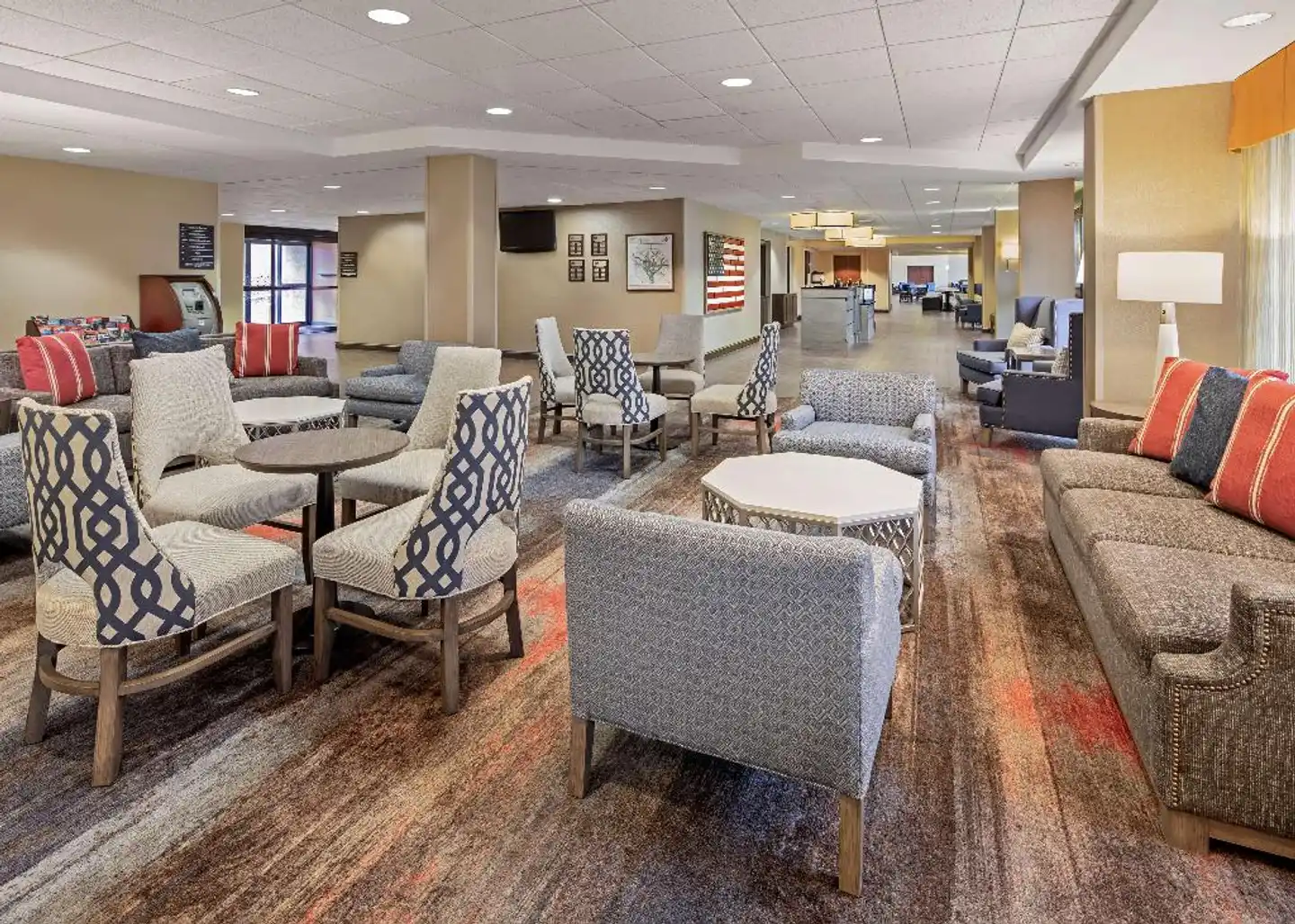Hampton Inn & Suites Alexandria Old Town Area South Lobby