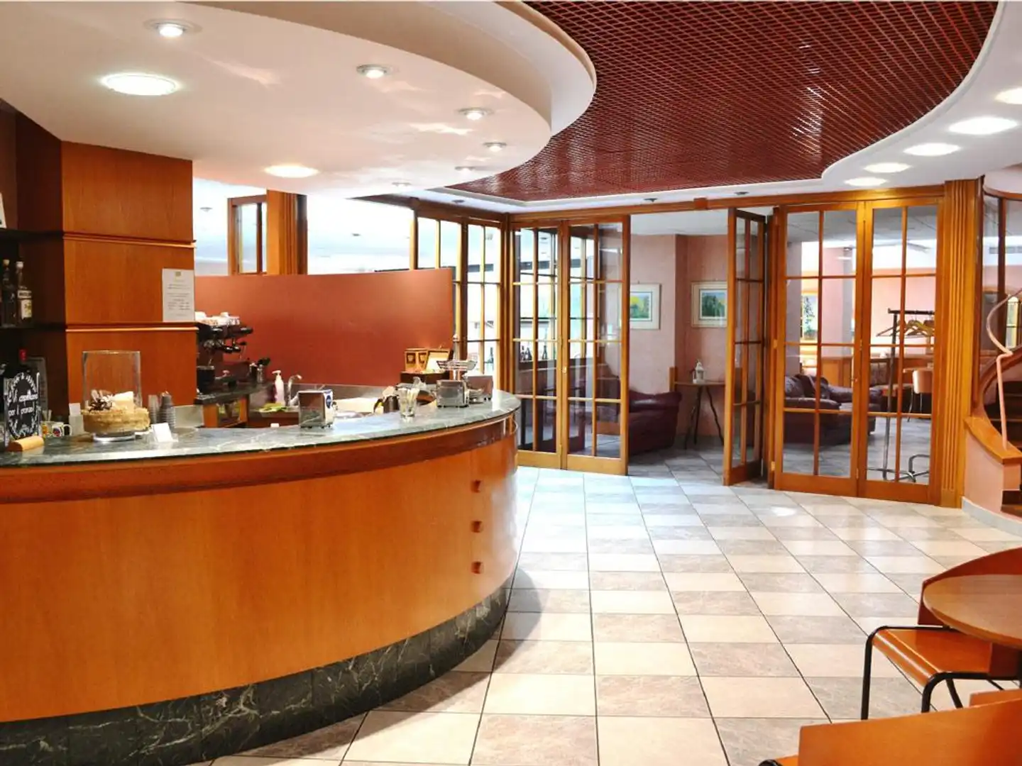 Colonne Bar