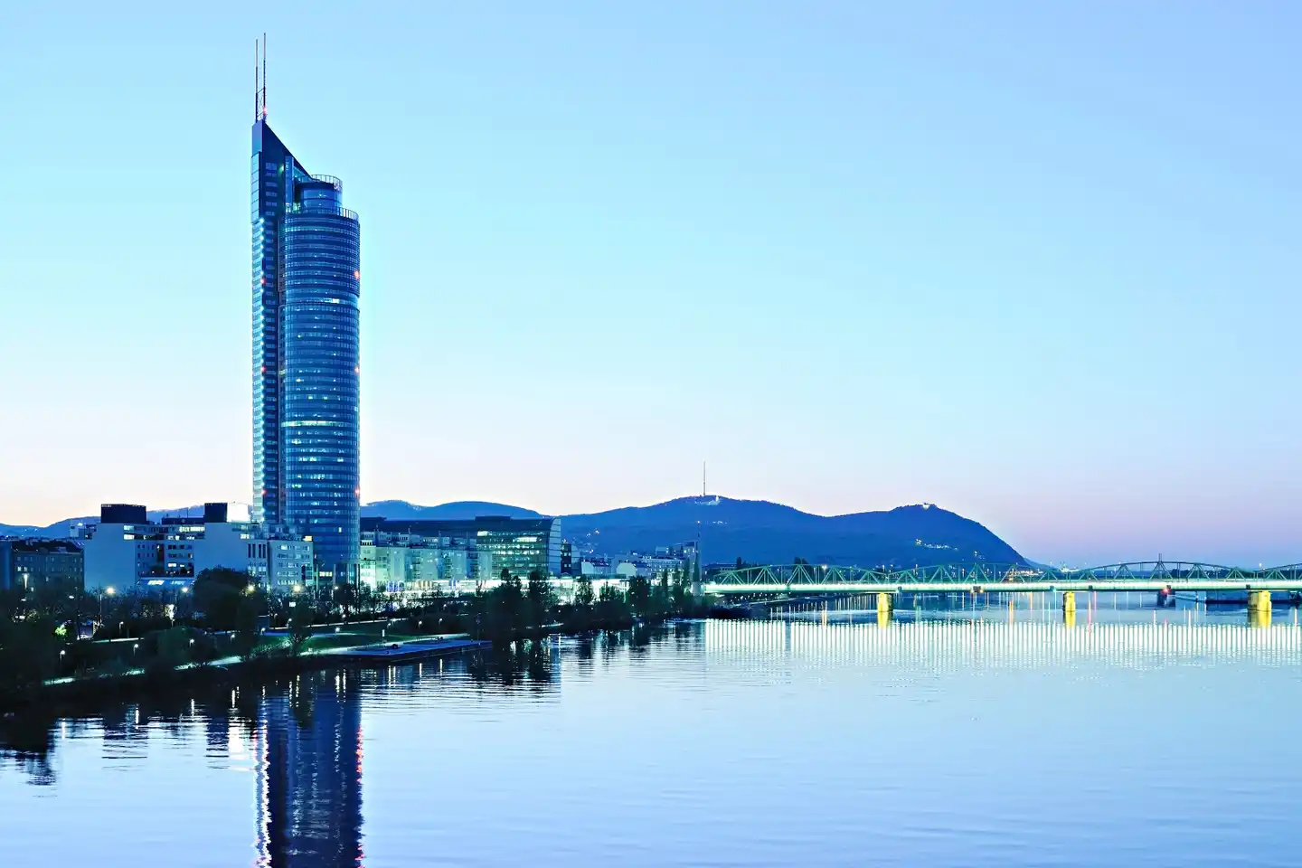 harry's home Wien Millennium Tower Pool