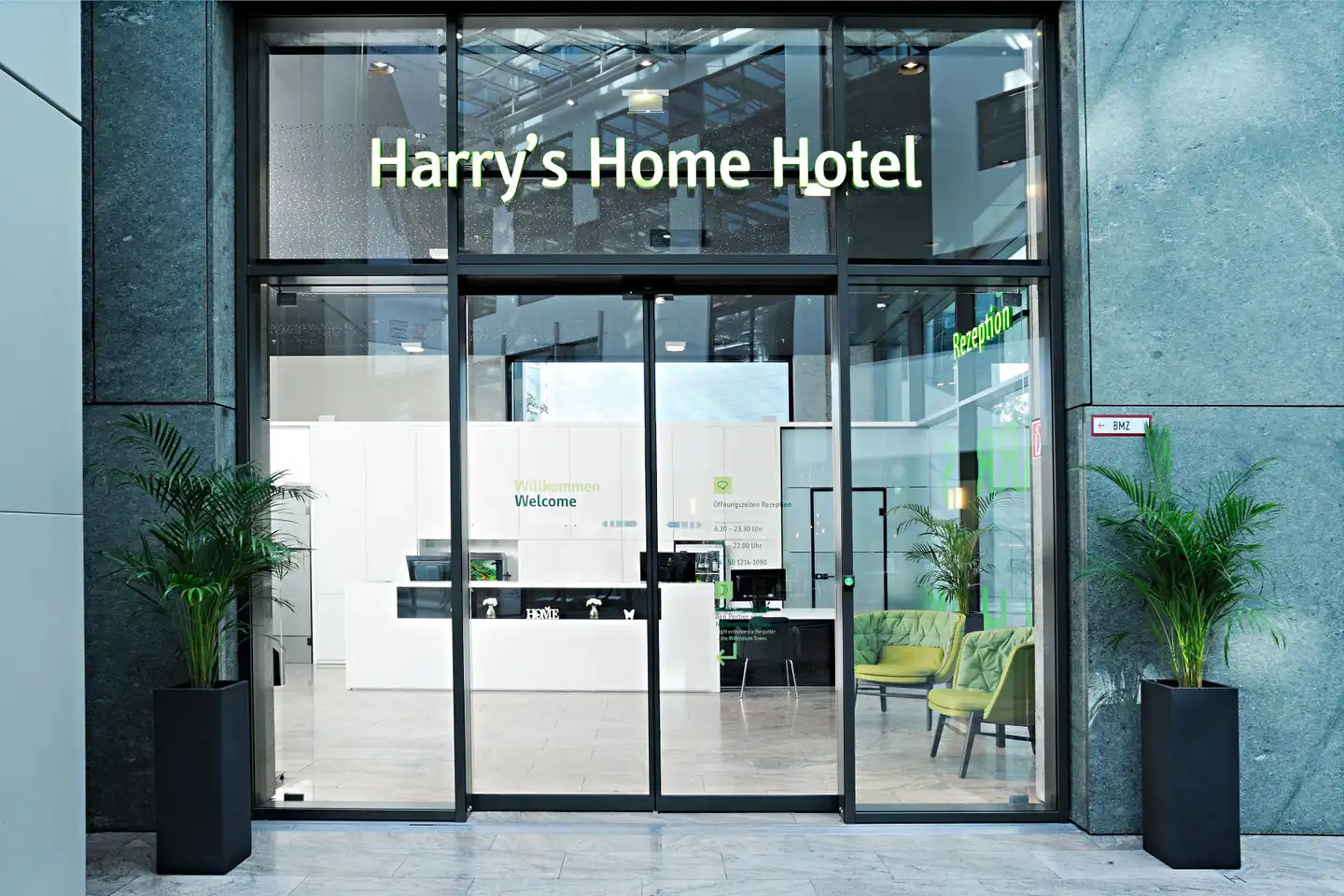harry's home Wien Millennium Tower Aussenansicht