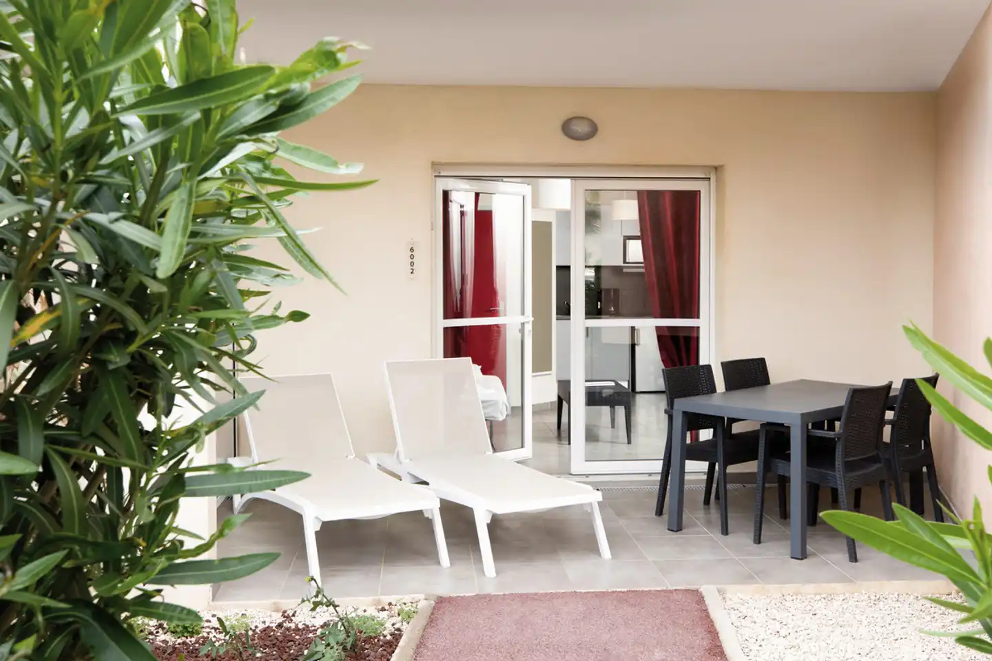 SOWELL RESIDENCES Les Perles de Saint-Tropez Lobby