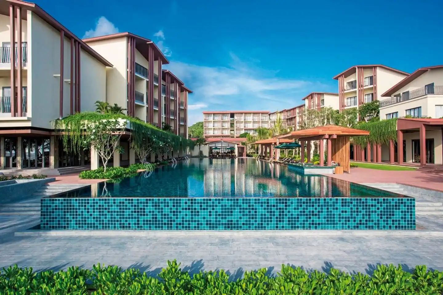 Dusit Princess Moonrise Beach Resort Phu Quoc Pool
