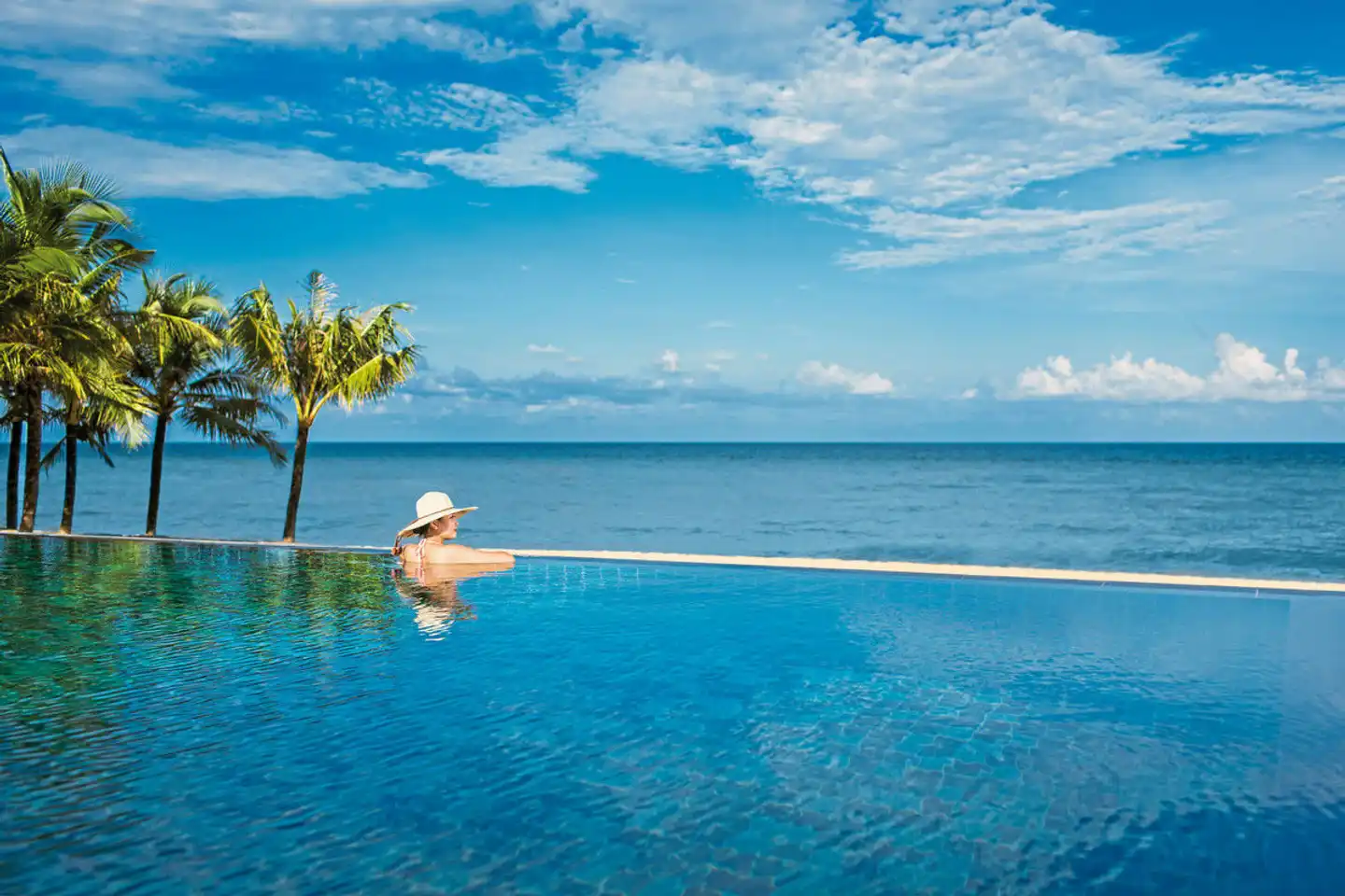 Dusit Princess Moonrise Beach Resort Phu Quoc Pool