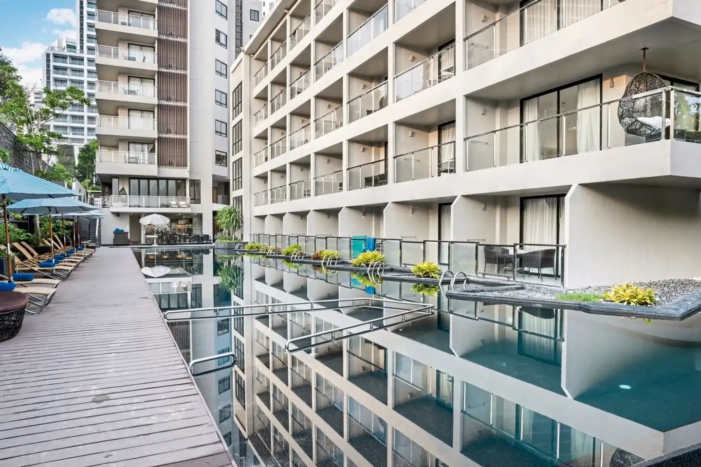 Golden Tulip Pattaya Beach Resort Pool
