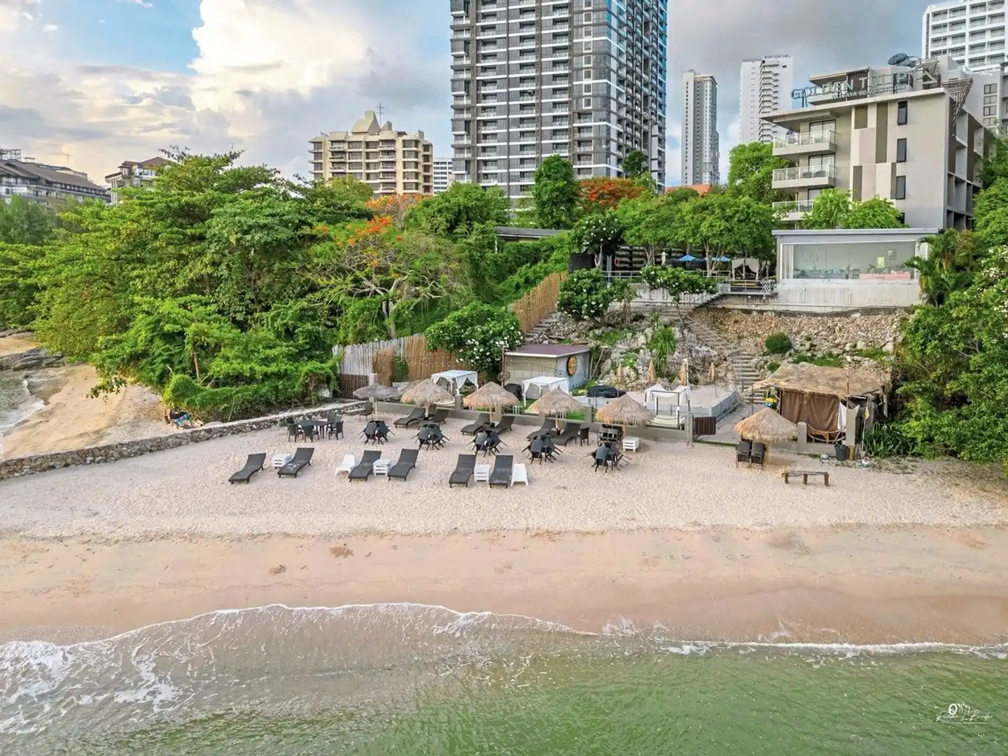 Golden Tulip Pattaya Beach Resort Aussenansicht