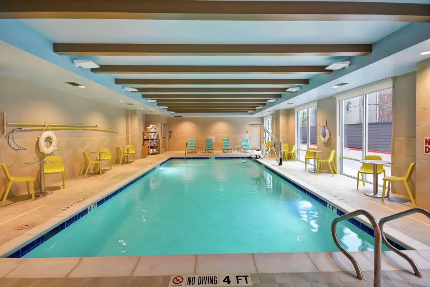 Home2 Suites At The Galleria Hallenbad