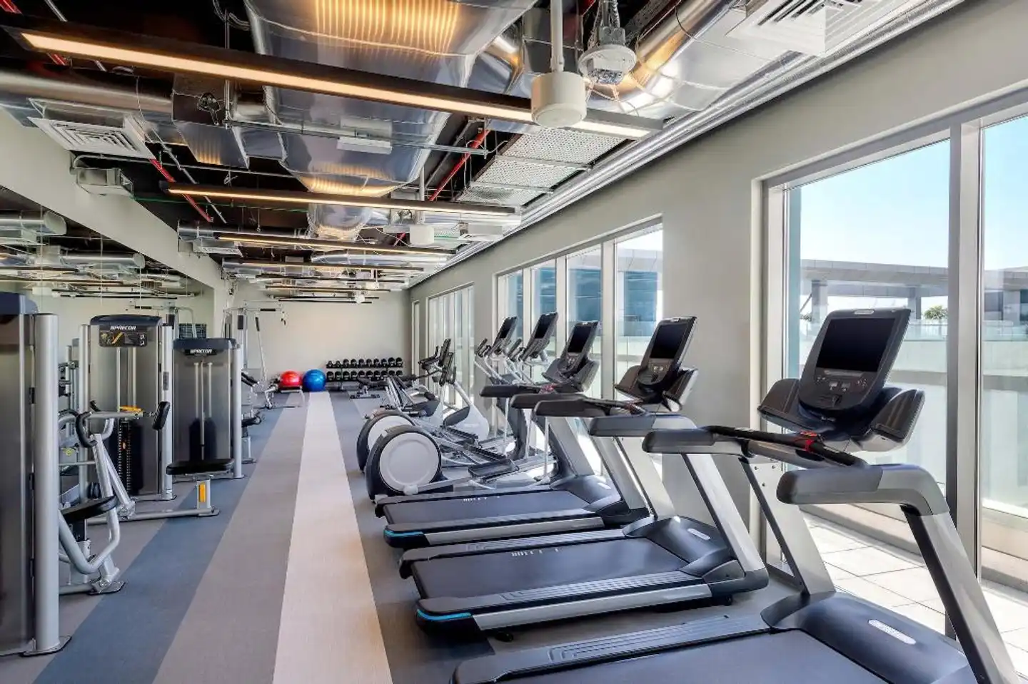 Element by Westin Al Mina, Dubai Sport und Entertainment
