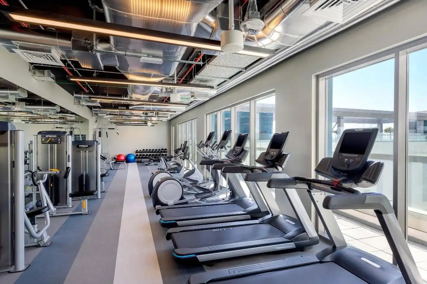 Element by Westin Al Mina, Dubai Sport und Entertainment