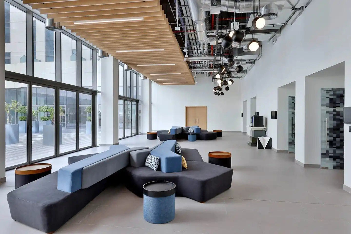 Aloft Al Mina, Dubai Lobby