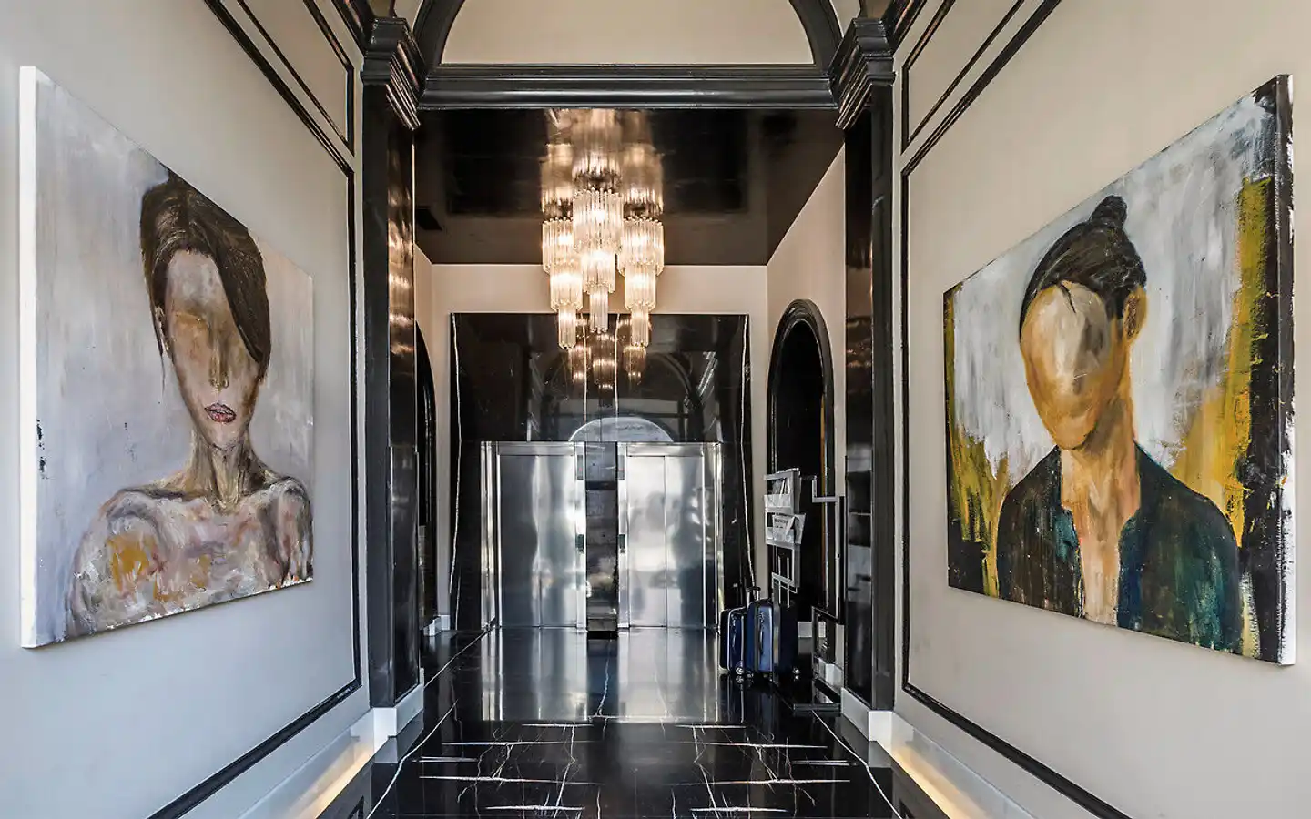The Glam Lobby
