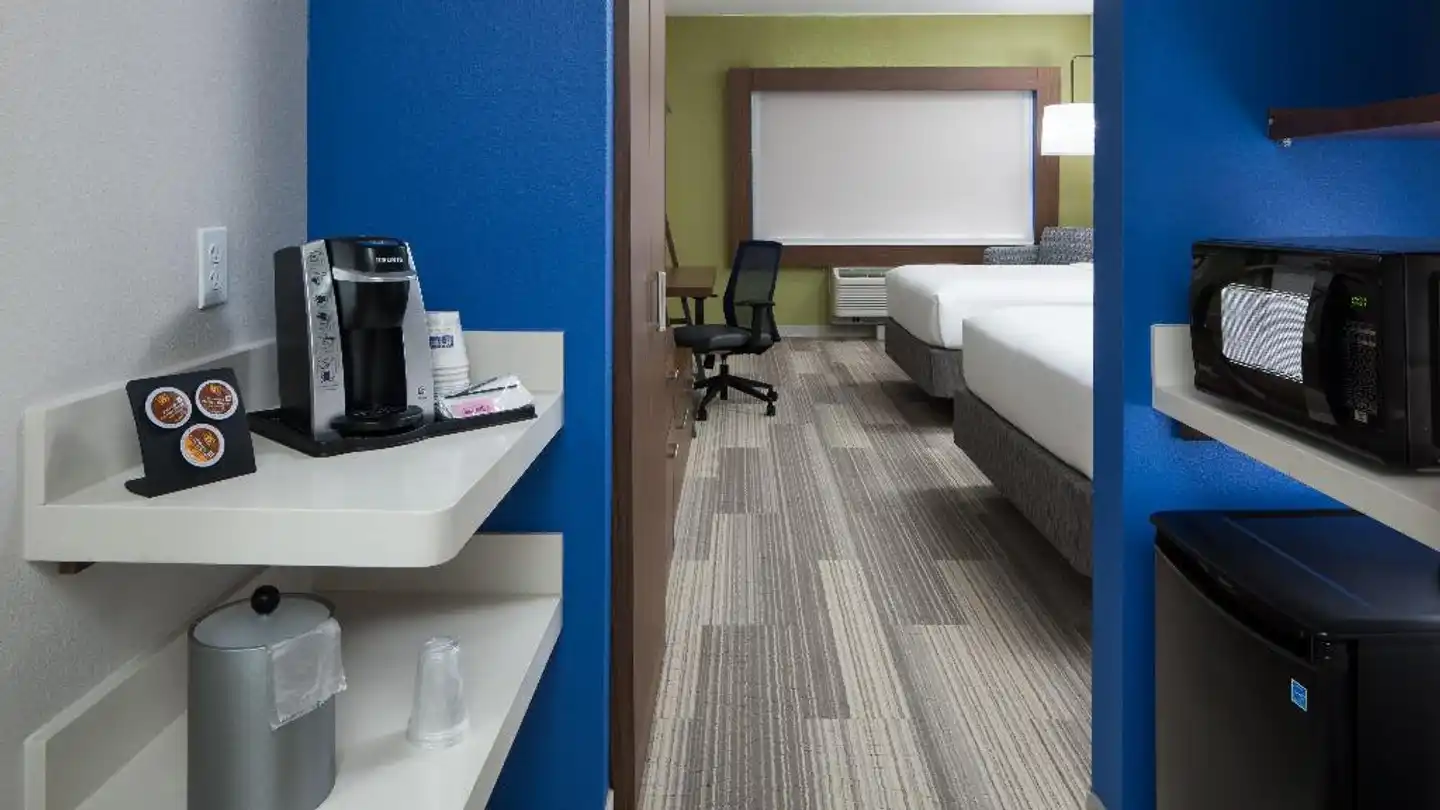 Holiday Inn Express & Suites Orlando At Seaworld Wohnbeispiel
