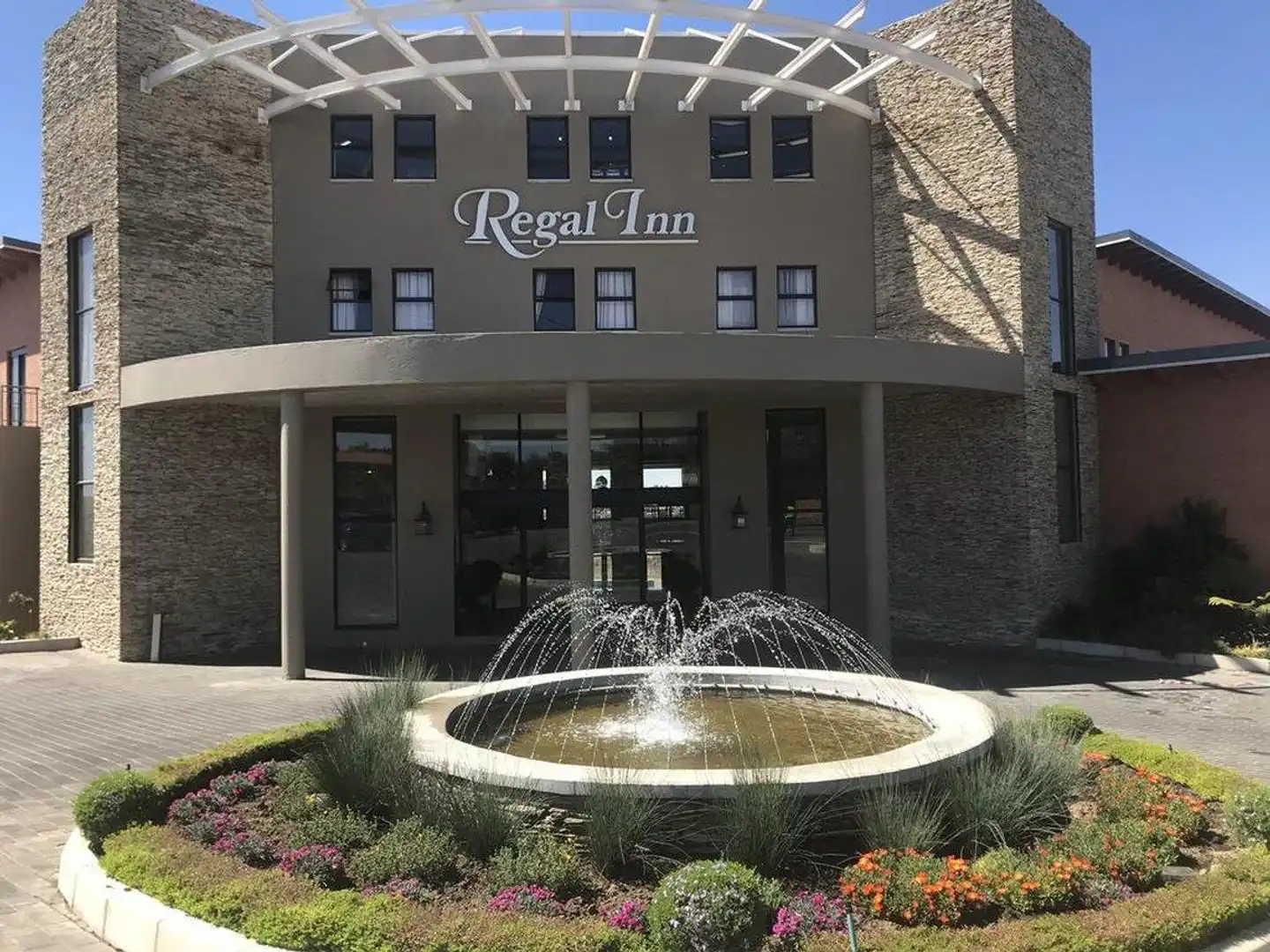 Regal Inn Midrand Aussenansicht