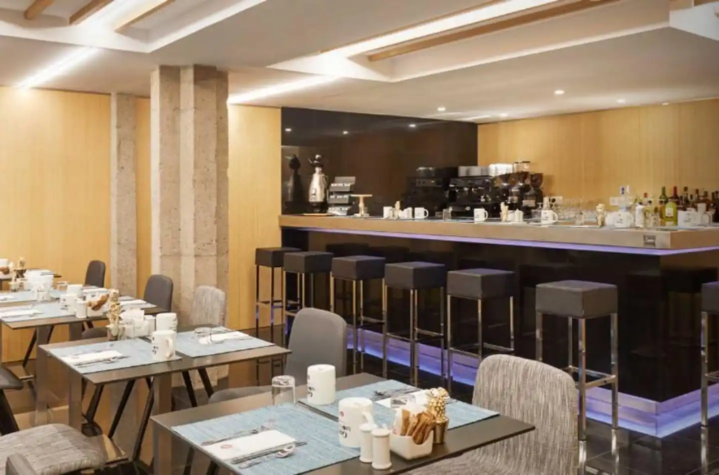 Exe Plaza Catalunya Bar