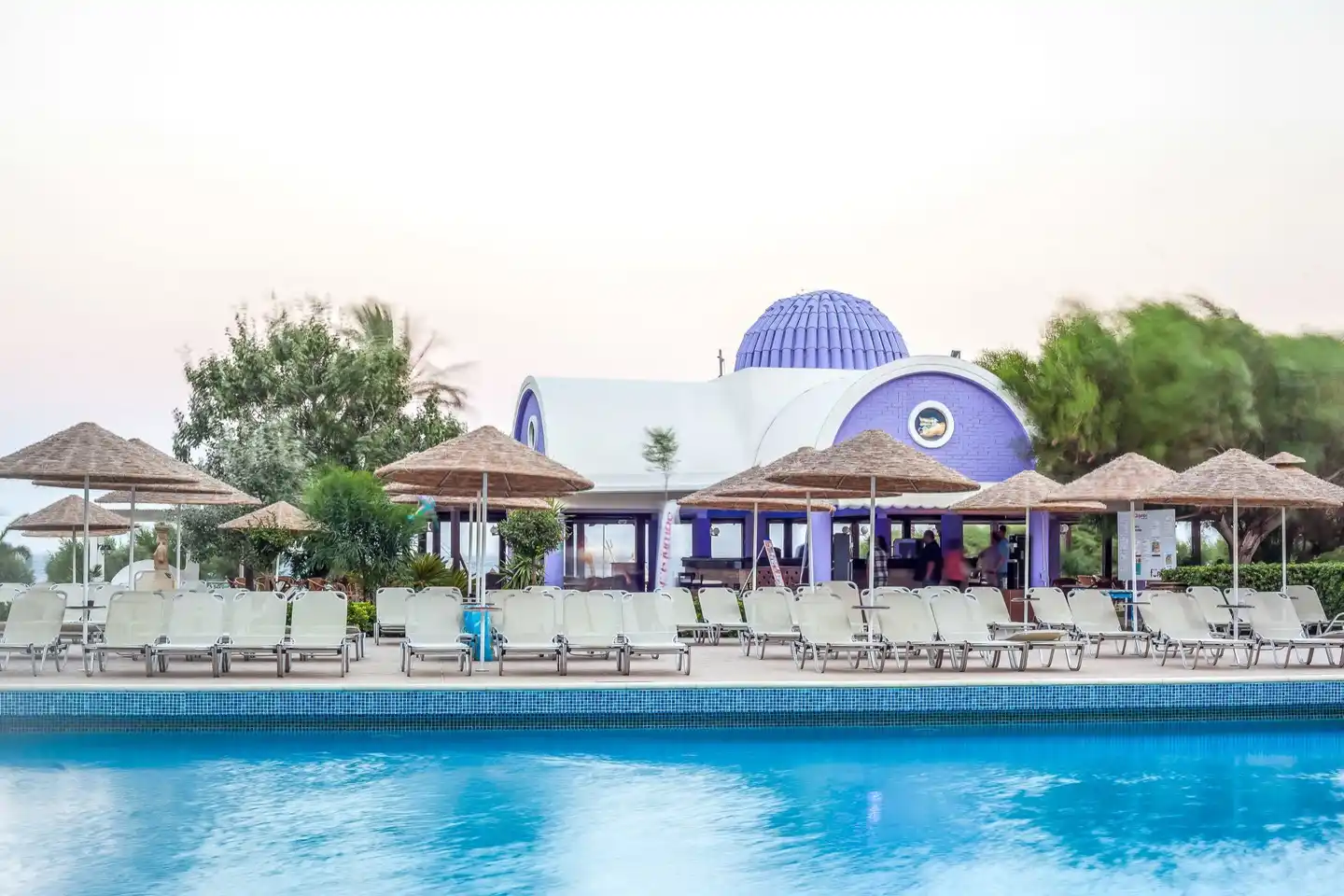 Pegasos Deluxe Beach Hotel Aussenansicht