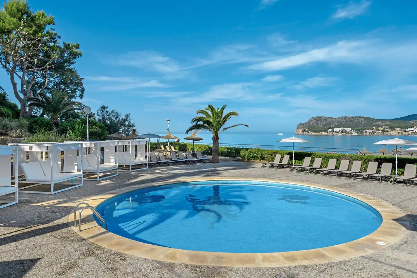 Vibra Beverly Playa Pool