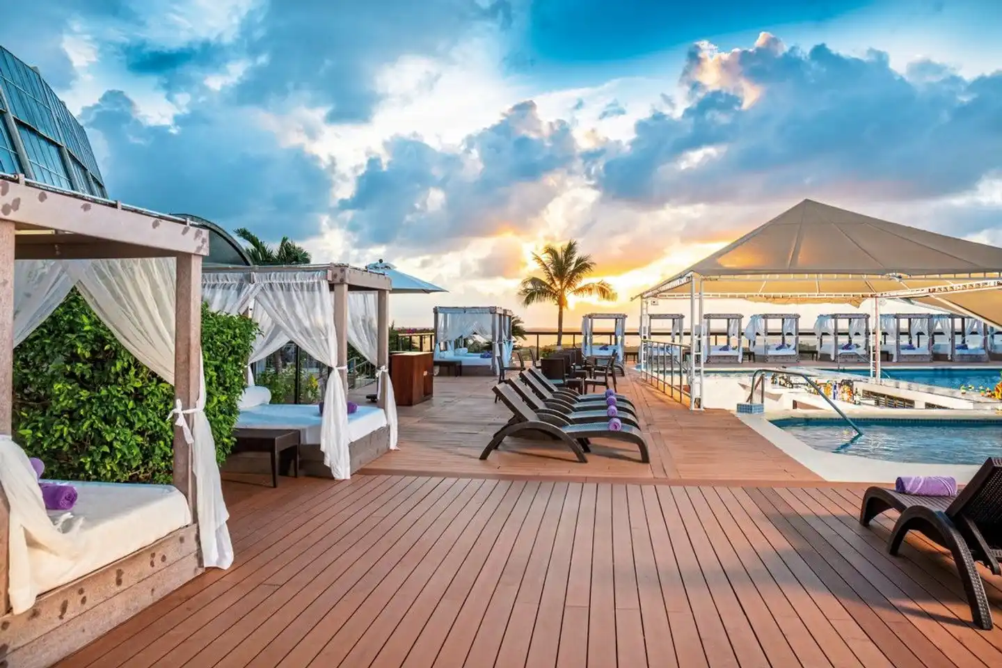 Crown Paradise Club Cancun Terrasse