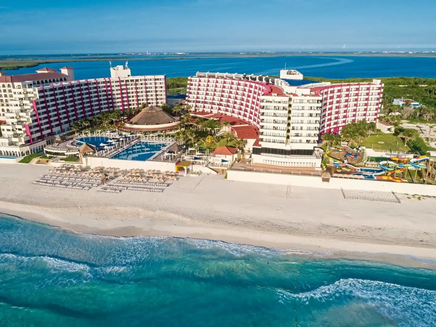 Crown Paradise Club Cancun Aussenansicht