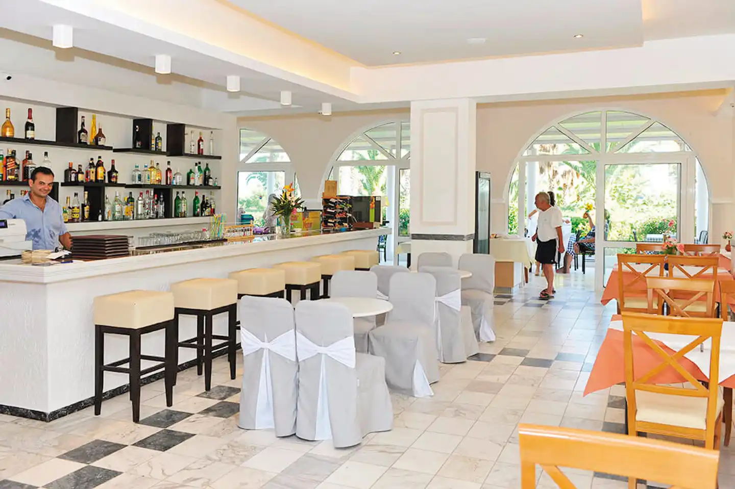 Cavo D'oro Bar