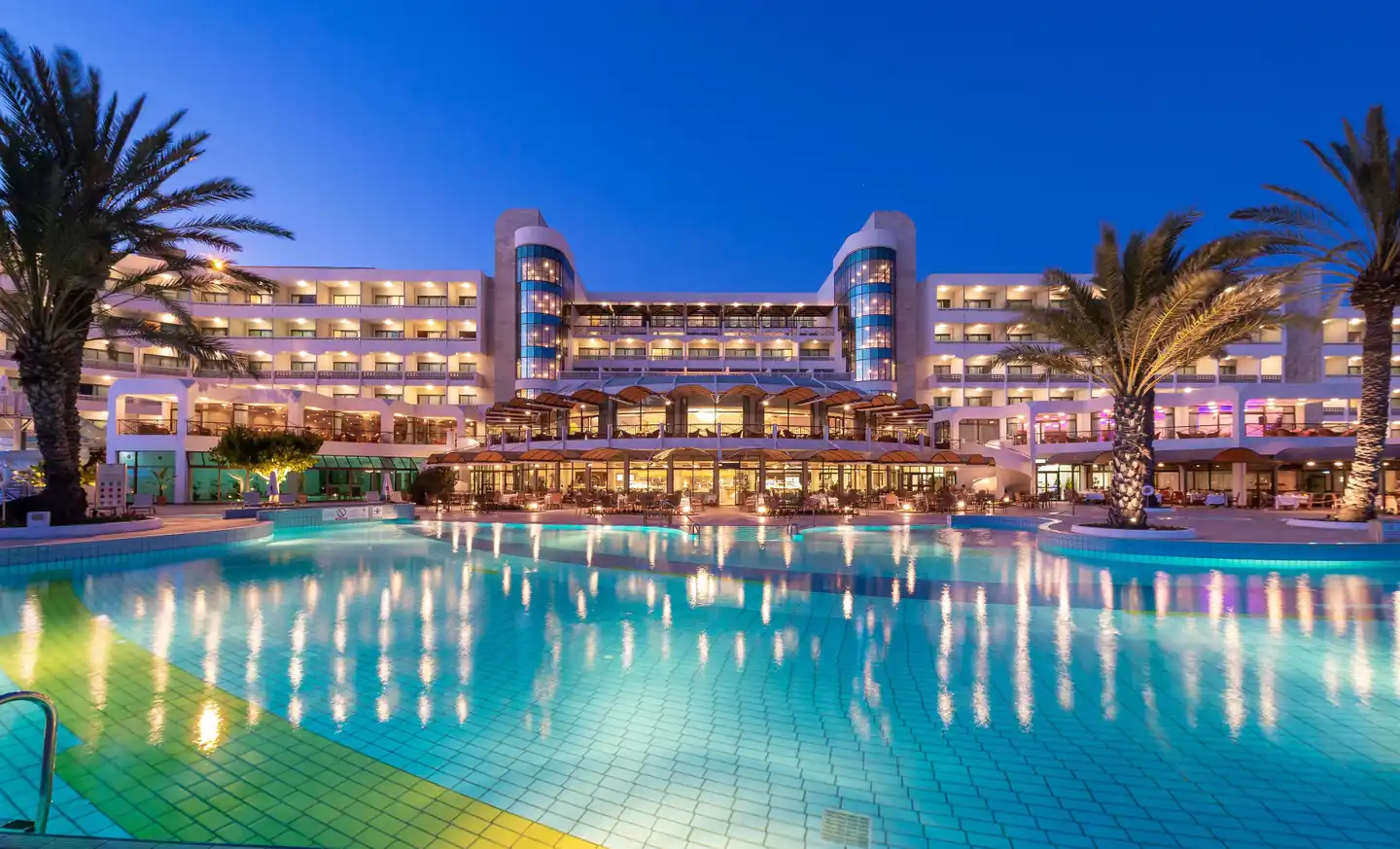 Constantinou Bros Athena Beach Aussenansicht