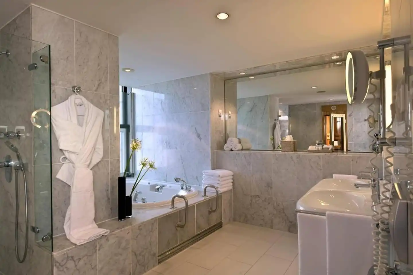 Sheraton Berlin Grand Hotel Esplanade Badezimmer