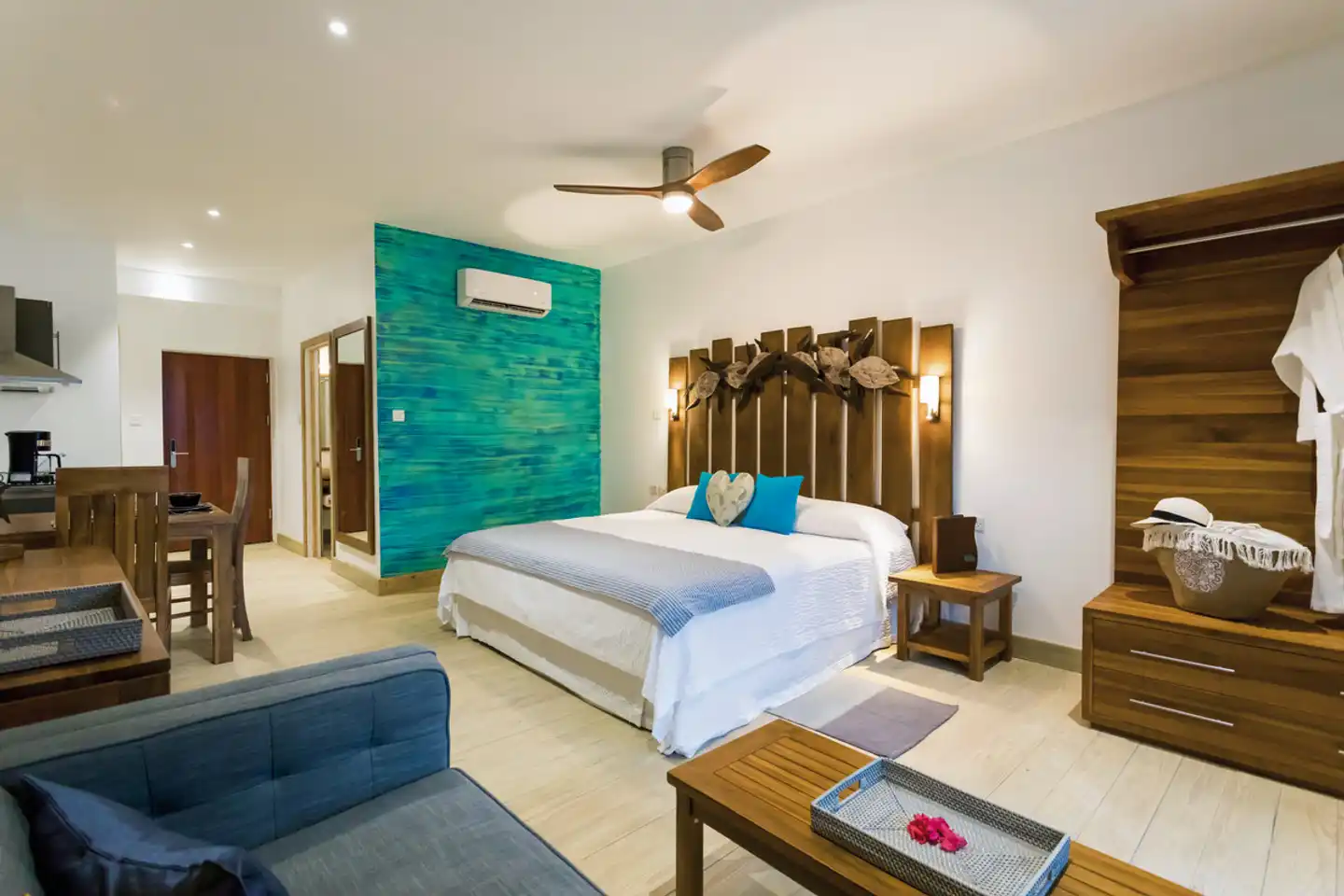True Blue Bay Boutique Resort Wohnbeispiel