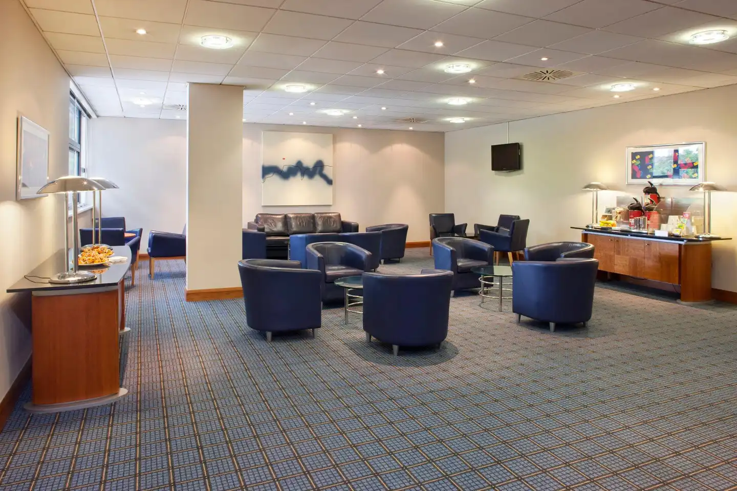 Holiday Inn Cardiff City Lobby