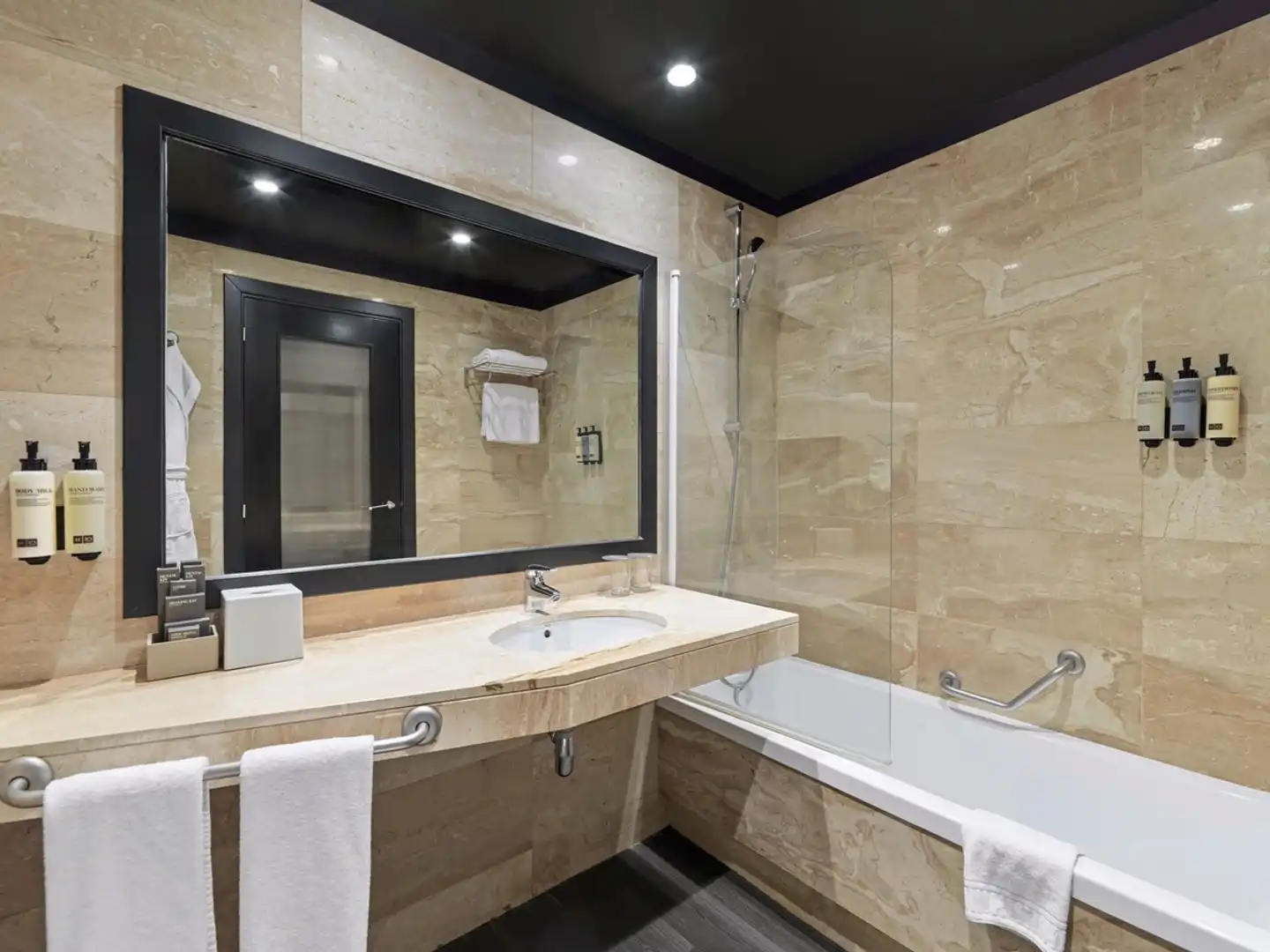 H10 Marina Barcelona Badezimmer