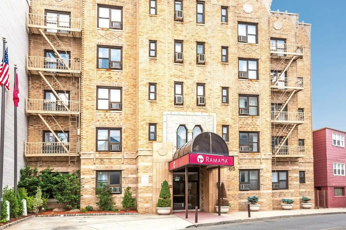 Ramada Jersey City Aussenansicht