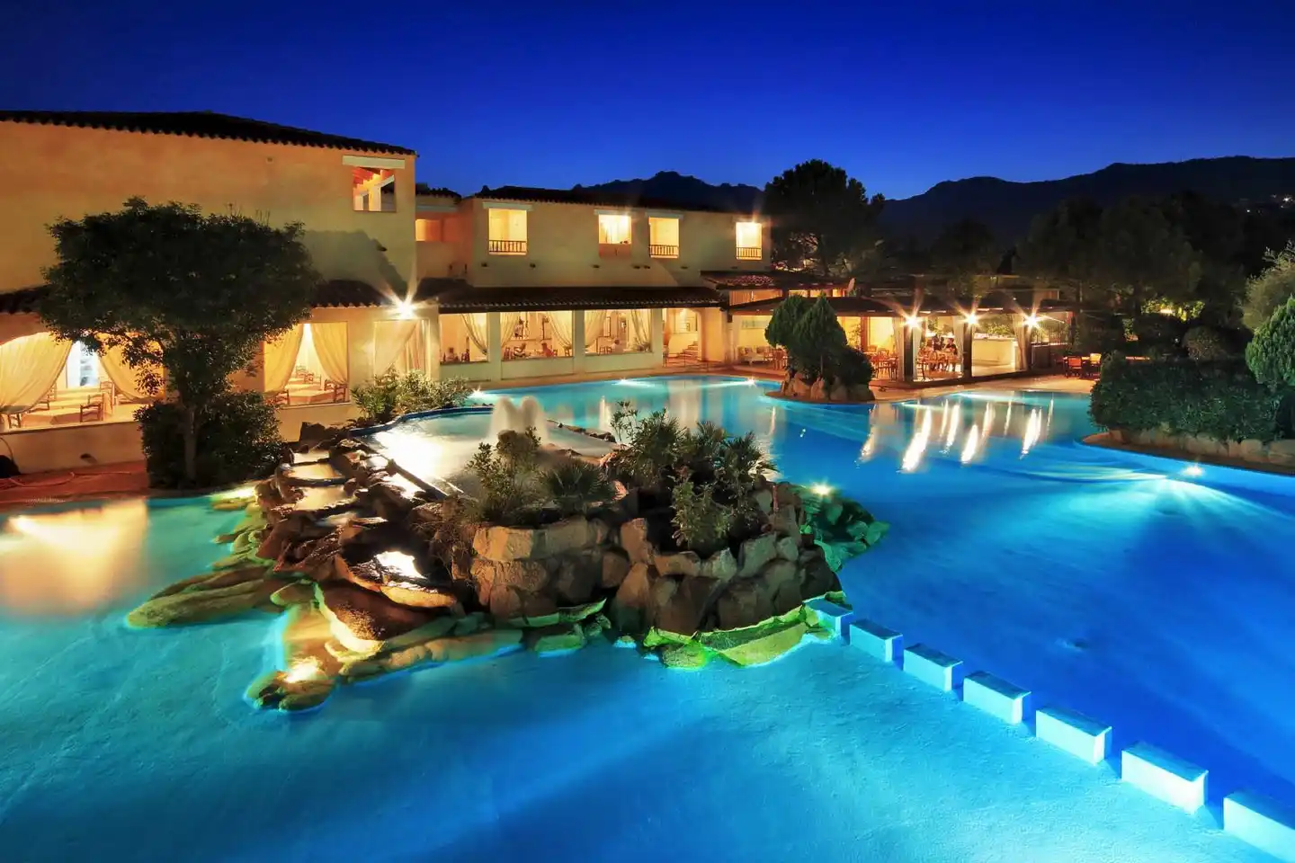 Colonna Du Golf POOL