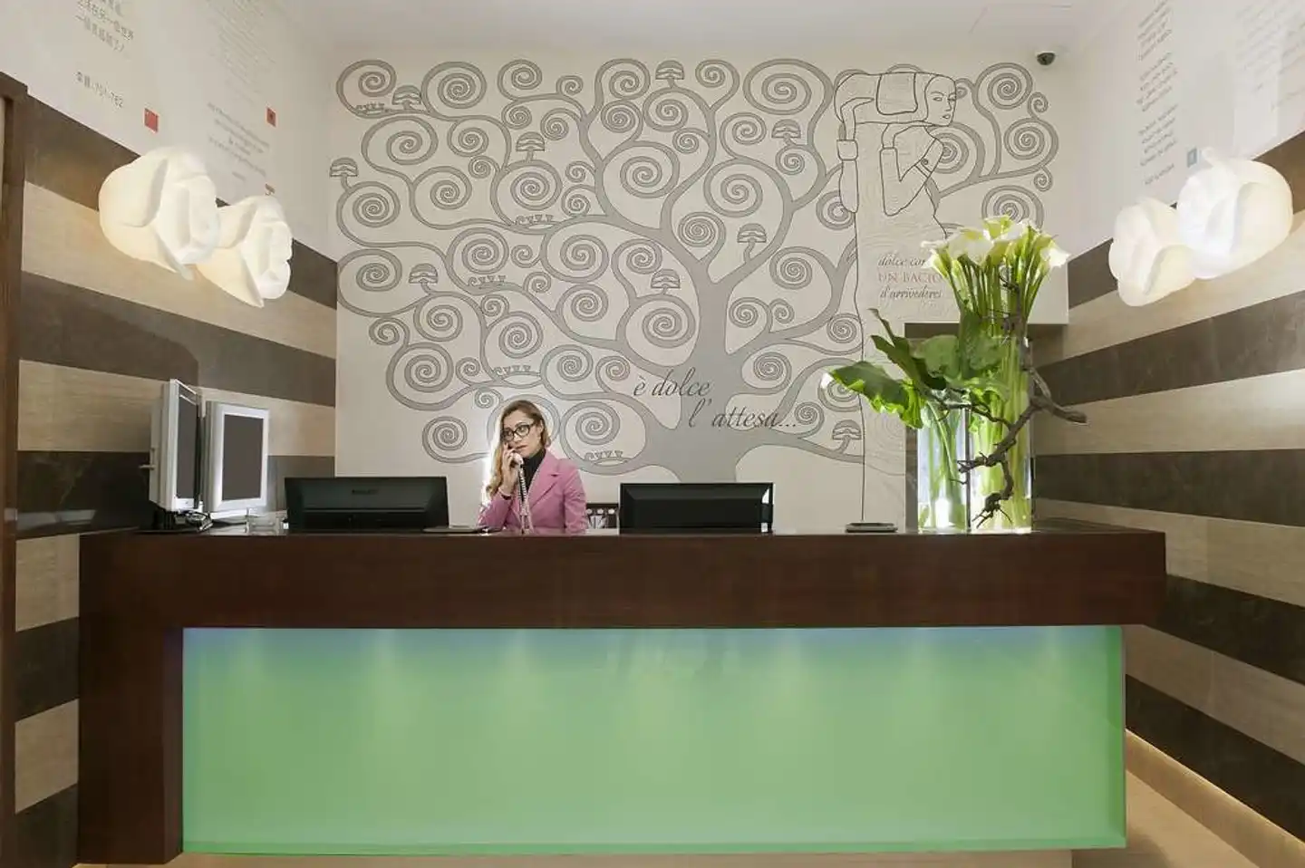 Hotel Des Artistes Lobby