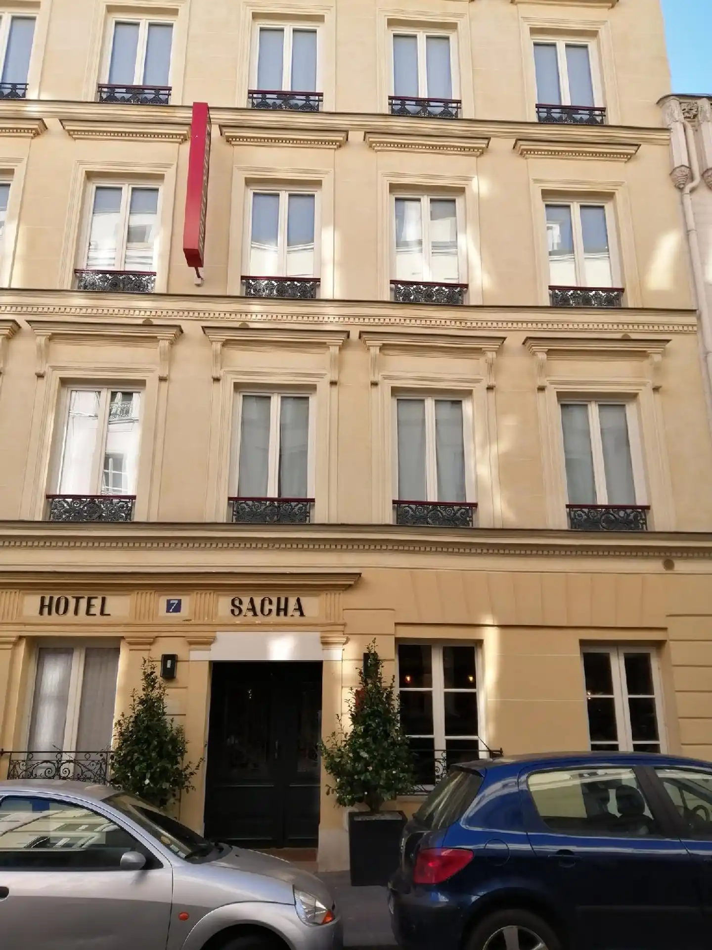 Hotel Sacha Aussenansicht