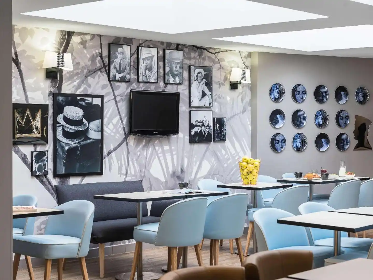 ibis Styles Nice Vieux Port Lobby