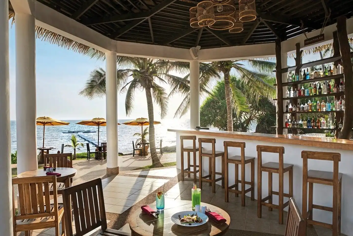 Rawi Warin Resort & Spa Bar