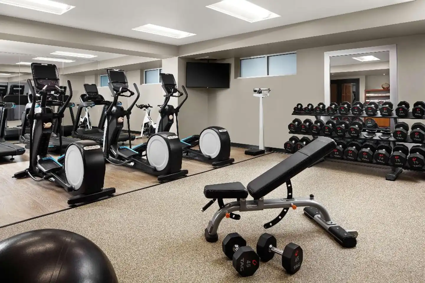 The Inn at Penn, a Hilton Hotel Sport und Entertainment