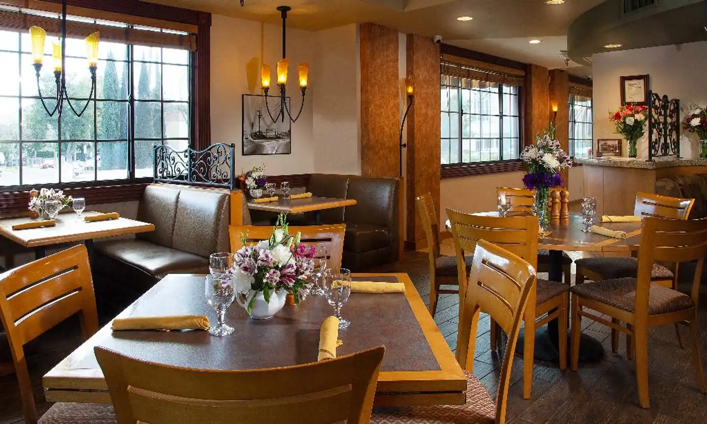 Coast Safari Inn Bar