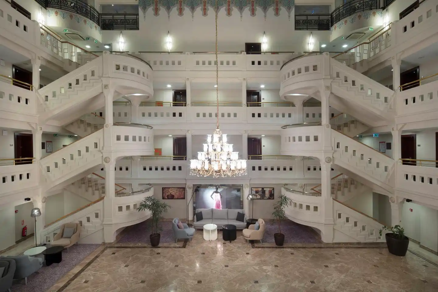 Crowne Plaza Istanbul - Old City Lobby
