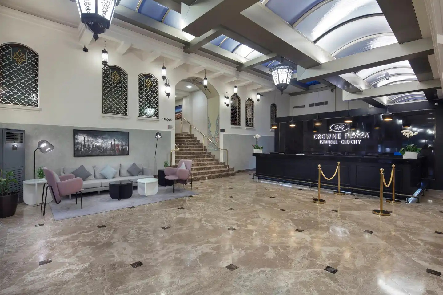 Crowne Plaza Istanbul - Old City Lobby