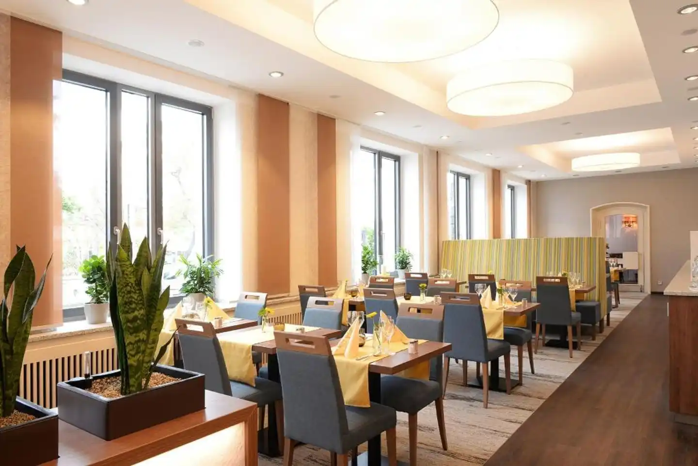 Loew's Merkur Restaurant