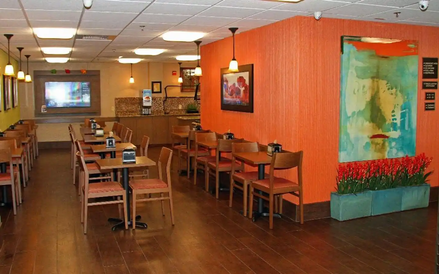 Best Western PLUS Universal Inn Bar