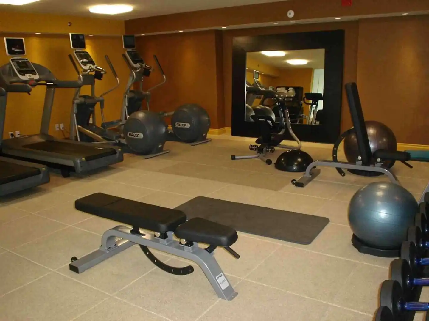 DoubleTree by Hilton Torrance - South Bay Sport und Entertainment