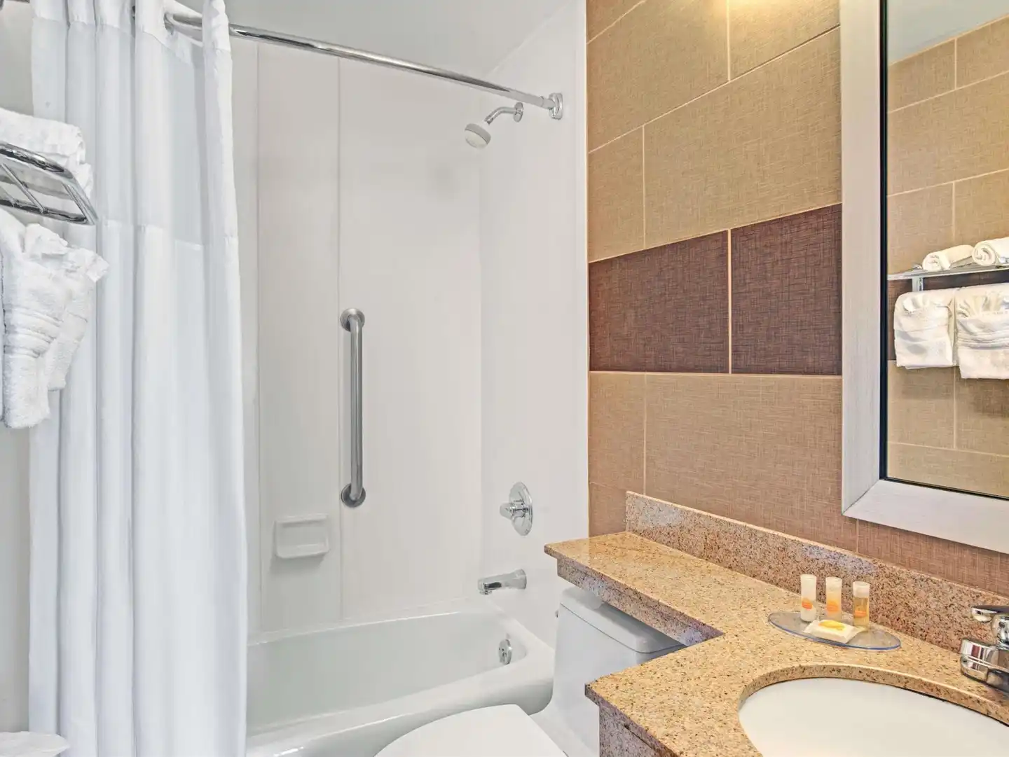 Days Inn by Wyndham Brooklyn Badezimmer
