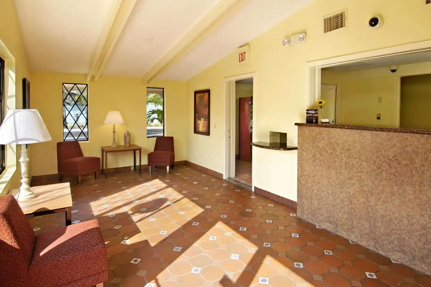 Super 8 by Wyndham Lantana West Palm Beach Lobby