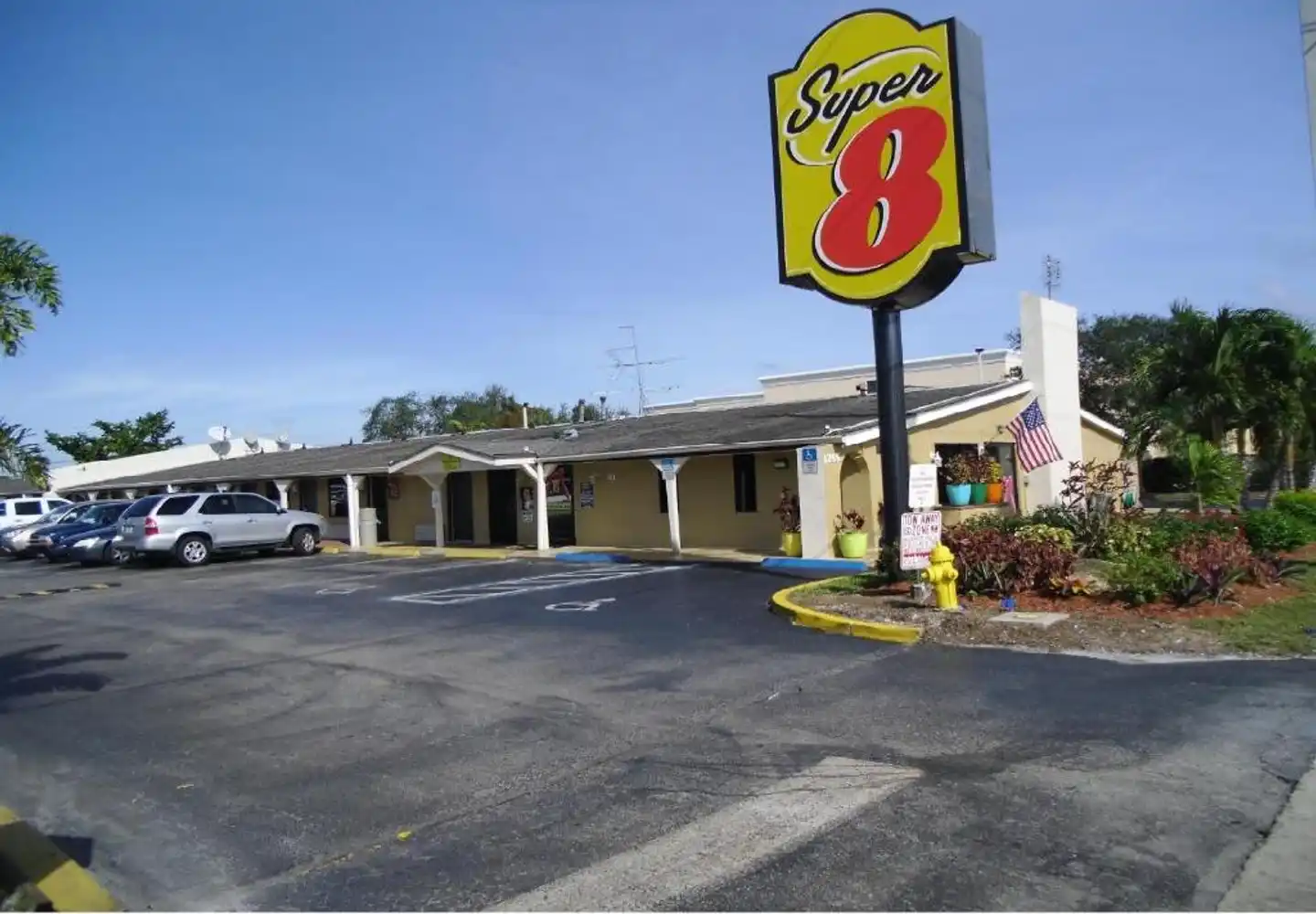 Super 8 by Wyndham Lantana West Palm Beach Aussenansicht