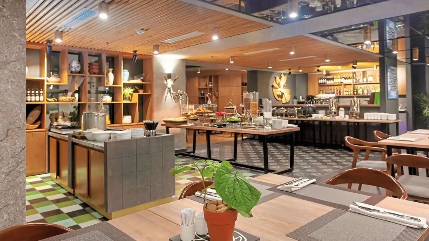 Flower Garden Hotel Restaurant
