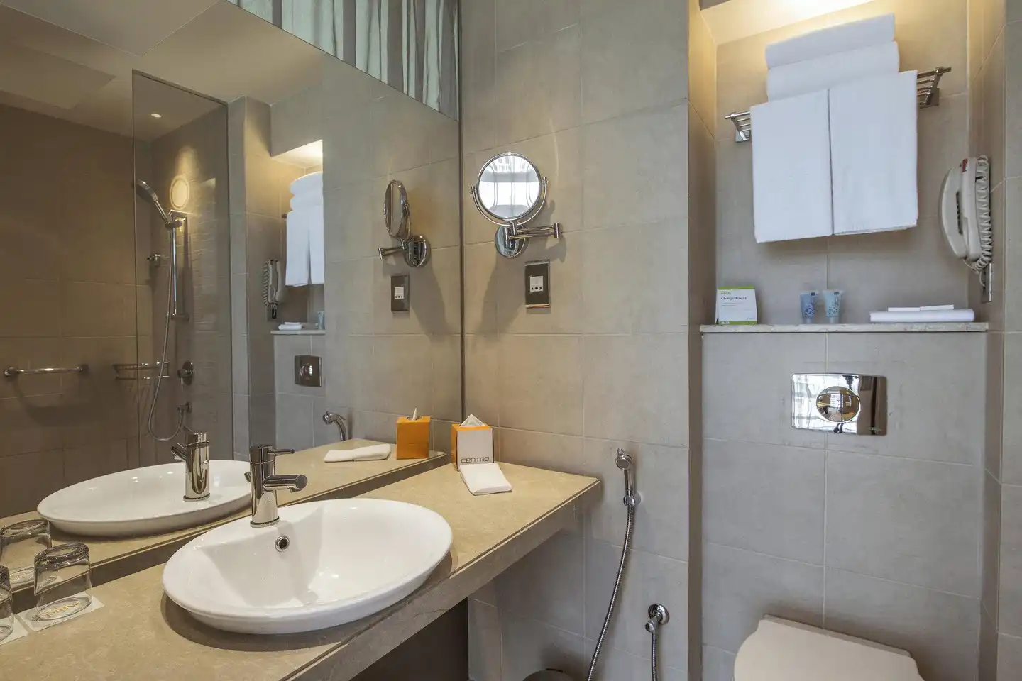 Centro Yas Island Badezimmer