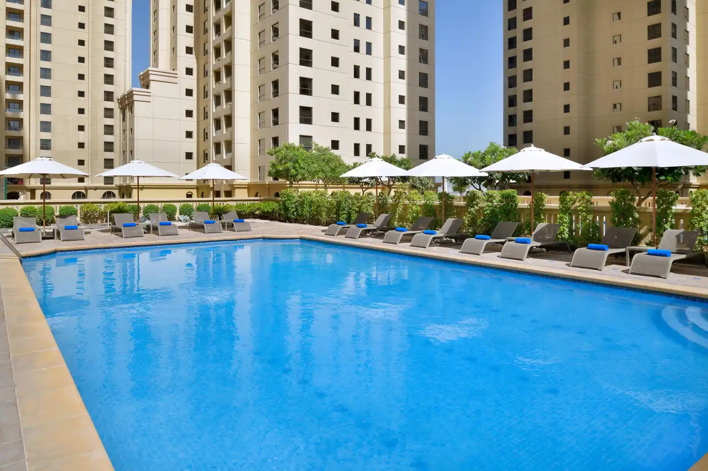 Delta Hotels by Marriott Jumeirah Beach Dubai Pool