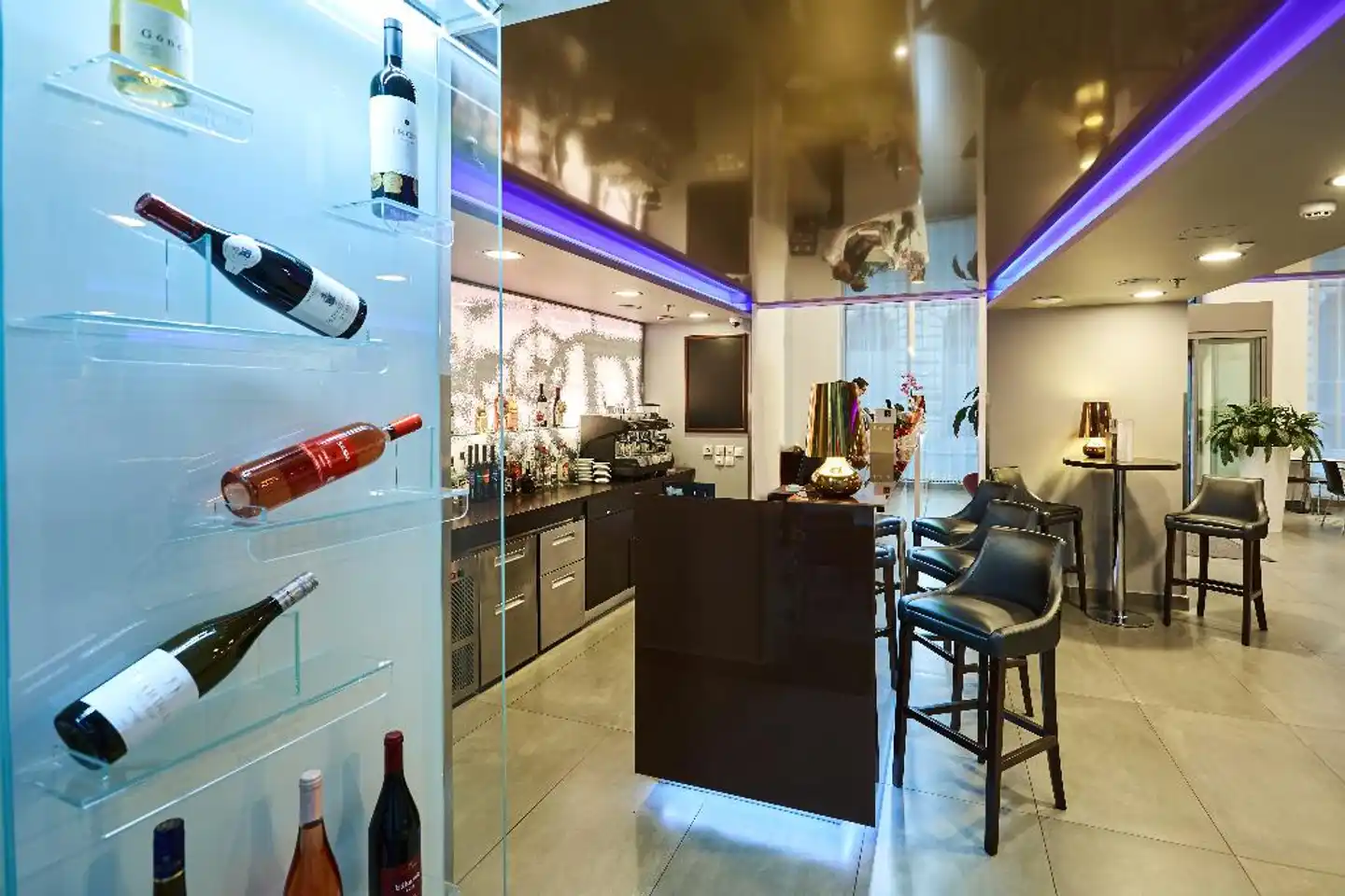 12 Revay Hotel Bar