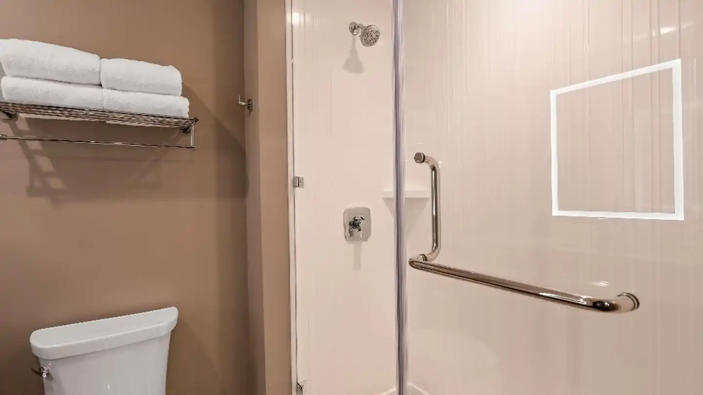 Best Western Plus Settlers Point Badezimmer