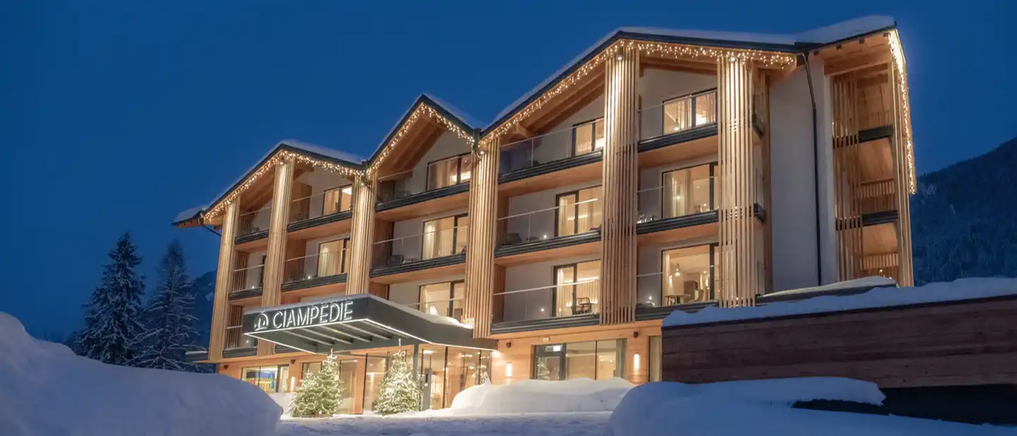 Ciampedie Luxury Alpine Spa Hotel Aussenansicht